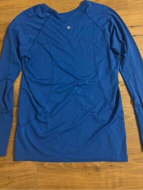 lululemon athletica women Long-Sleeve Performance Top — Royal Blue